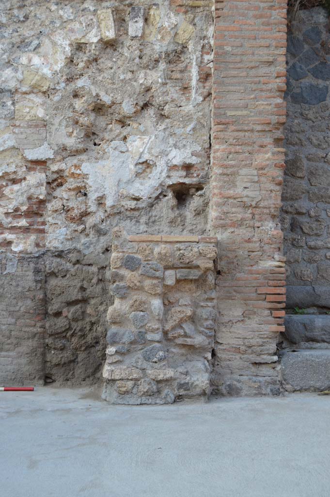 Pompeii street altar outside IX.11.1. October 2017. Brickwork behind altar.
Foto Taylor Lauritsen, ERC Grant 681269 DÉCOR.