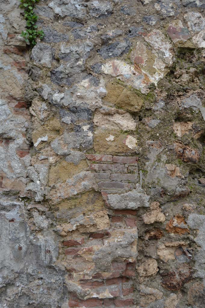 Pompeii street altar outside IX.11.1. March 2018. Detail of brickwork above altar.
Foto Taylor Lauritsen, ERC Grant 681269 DÉCOR.