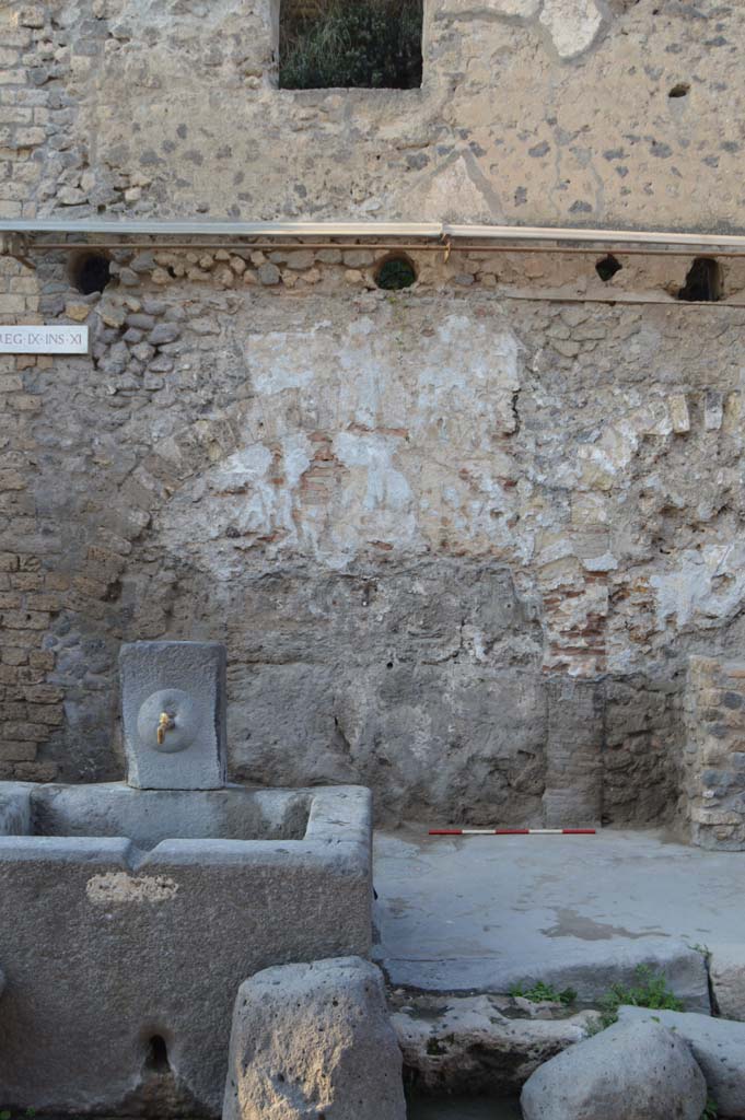 Pompeii street altar outside IX.11.1. October 2017. Looking north on Via dell’Abbondanza.
Foto Taylor Lauritsen, ERC Grant 681269 DÉCOR.