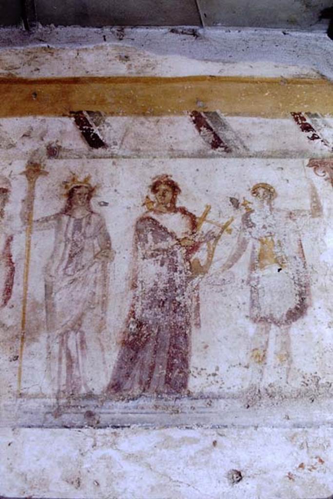 IX.11.1 Pompeii. 1968. Detail of Ceres, Apollo and Diana. Photo by Stanley A. Jashemski.
Source: The Wilhelmina and Stanley A. Jashemski archive in the University of Maryland Library, Special Collections (See collection page) and made available under the Creative Commons Attribution-Non Commercial License v.4. See Licence and use details.
J68f0643