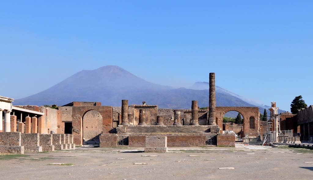 Forum looking north. July 2017.
The remaining arch, attributed to Augustus, is still standing on the west side of the Temple of Jupiter/Giove, on left.
On the right, on the east side of the Forum, is the Forum Arch in the North-East corner, at the rear of the Temple. 
Foto Anne Kleineberg, ERC Grant 681269 DÉCOR.