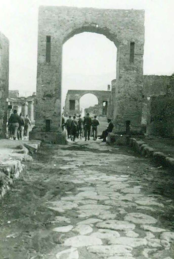 Arch of Caligula. 1945. Looking south at north side. Photo courtesy of Rick Bauer.