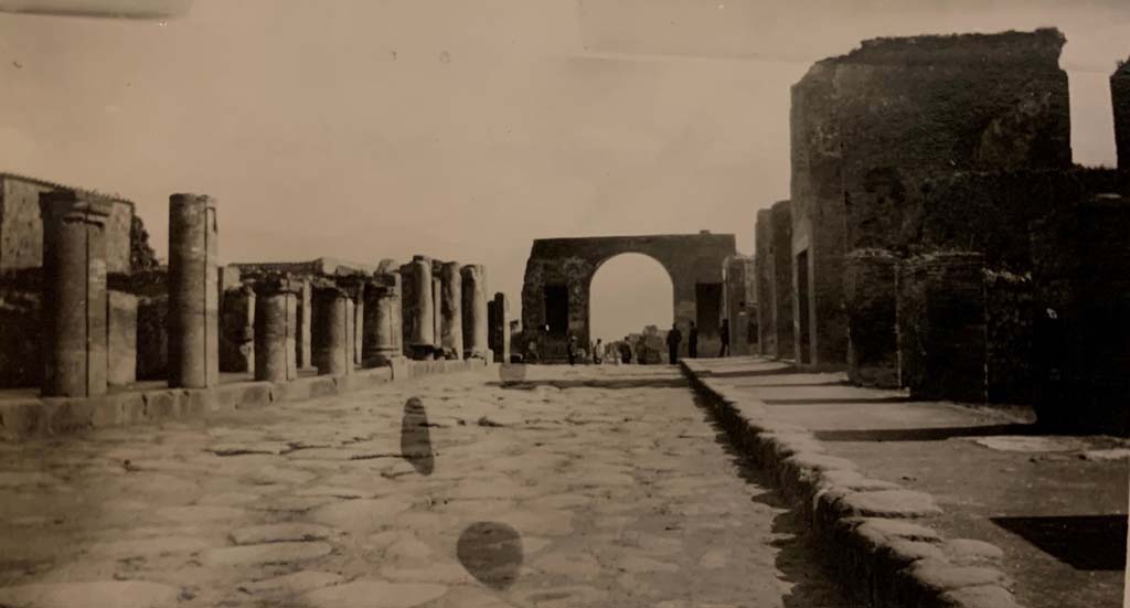Arch at north-east end of the Forum. May 1934. Photo from the Nierhoff family album looking south on Via del Foro towards the arch. 
Photo courtesy of Rick Bauer.