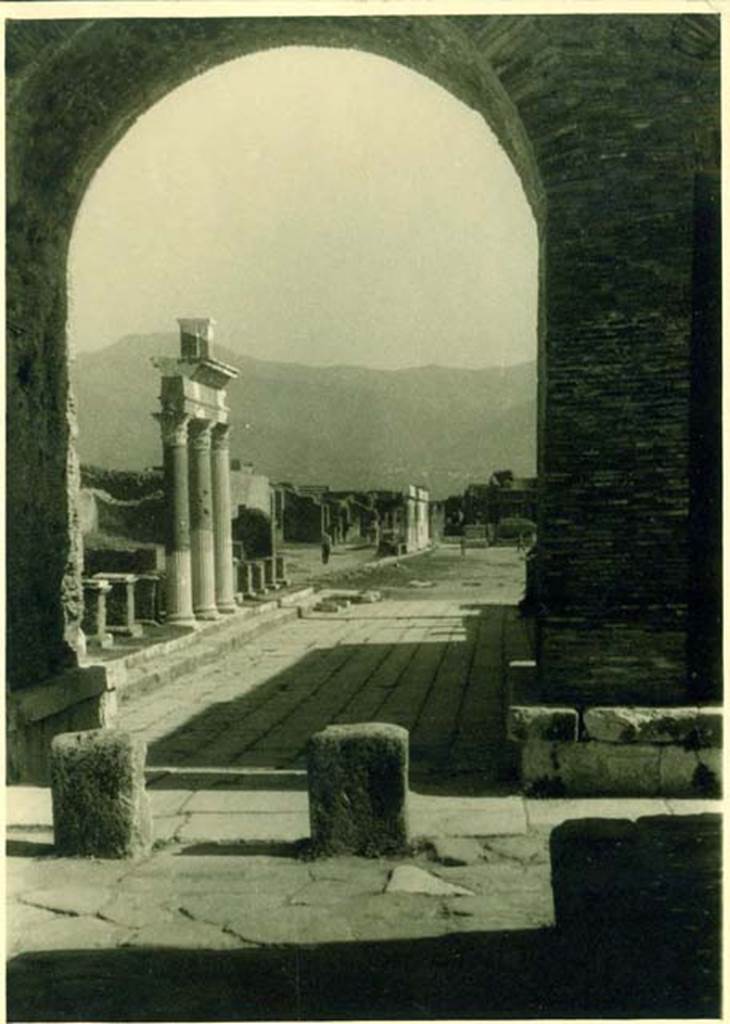 Arch at north-east end of the Forum. 1940. Looking south along the east side of the Forum. Photo courtesy of Rick Bauer.