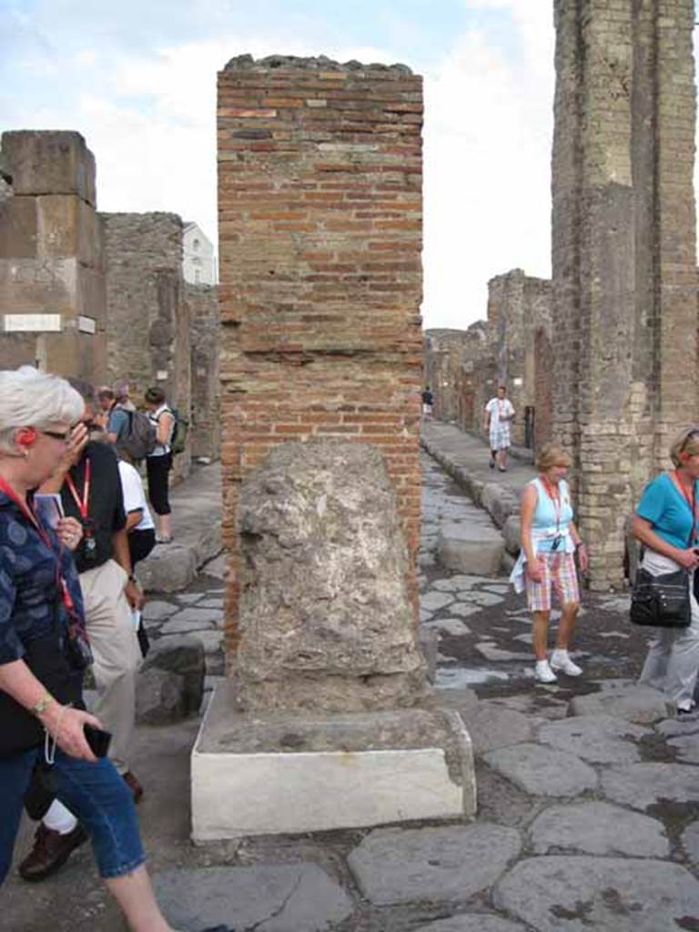 Arch of Marcus Holconius Rufus. September 2010. North-east pillar, west side. One of the four pillars supporting the arch. Photo courtesy of Drew Baker. According to Liselotte Eschebach, two statue bases had inscriptions. The second was to Holconia who was a priestess of Ceres. See Eschebach, L., 1993. Gebäudeverzeichnis und Stadtplan der antiken Stadt Pompeji. Köln: Böhlau. (Pages 244-5). According to Cooley, the inscription accompanied an honorific statue to Holconia, which was probably part of the arch honouring her family. The inscription was “To Holconia, daughter of Marcus, public priestess”. See Cooley, A. and M.G.L., 2004. Pompeii : A Sourcebook. London : Routledge. (Page 101, E48). CIL X 950/1.