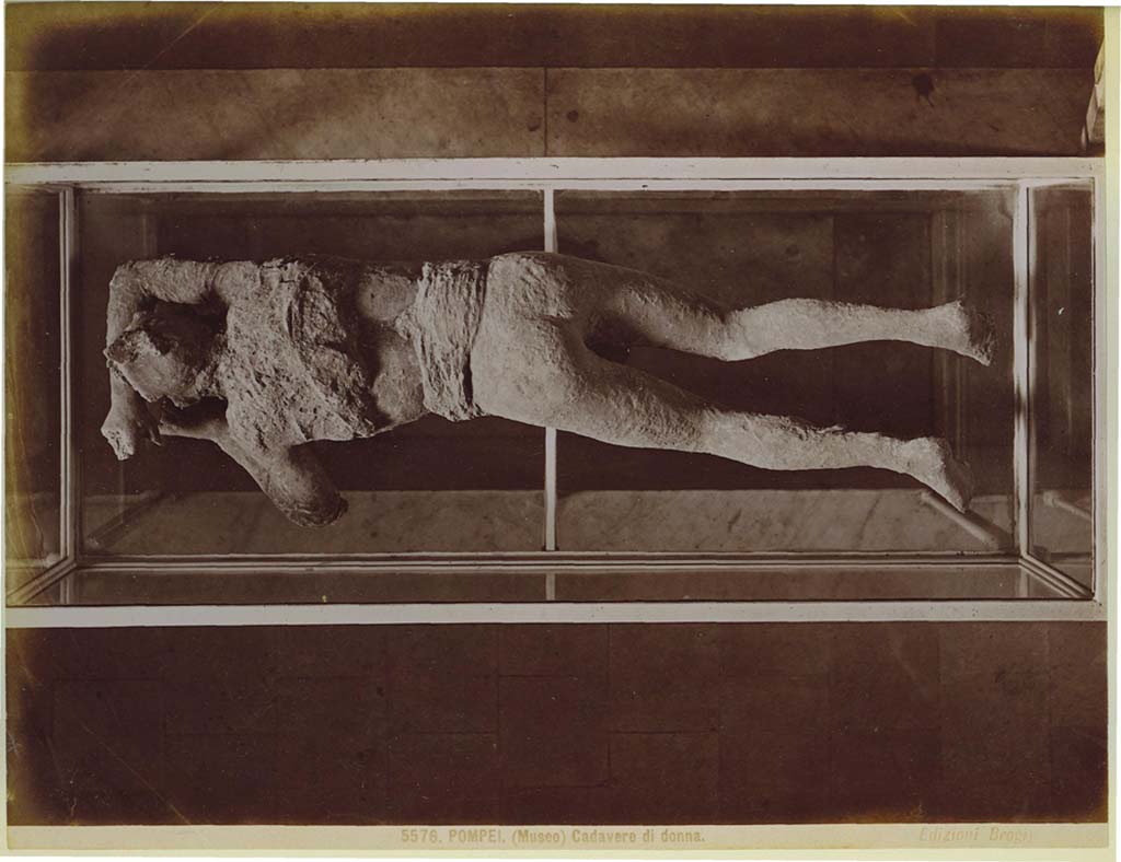 Victim numbered 10 photographed by Brogi (no. 5576) "POMPEI. (Museo) Cadavere di donna" in the display case in the museum. 
Photo courtesy of Eugene Dwyer.