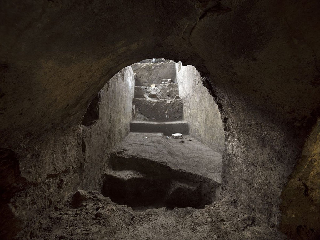 November 2020. Side room of the cryptoporticus, in the form of a passageway below the villa which led to the upper floor.
This space, 2.2 metres wide but of a length which has yet to be determined, featured a wooden floor, as indicated by the presence of six holes in the walls for housing the beams which supported a gallery. The room was destroyed by the collapse of the highest parts of the masonry, beneath which was found a thick layer formed from the succession of pyroclastic currents that were typical of the eruption of AD 79. 
Novembre 2020. I corpi sono stati individuati in un vano laterale del criptoportico, corridoio di passaggio sottostante della villa, che consentiva l'accesso al piano superiore.
Questo spazio, largo 2,2 metri ma di lunghezza ancora da determinare, presentava un pavimento in legno, come indicato dalla presenza di sei fori nelle pareti per ospitare le travi che sostenevano una galleria. La stanza fu distrutta dal crollo delle parti più alte della muratura, sotto la quale fu trovato uno spesso strato formato dalla successione di correnti piroclastiche tipiche dell'eruzione del 79 d.C. 
Photograph © Parco Archeologico di Pompei.