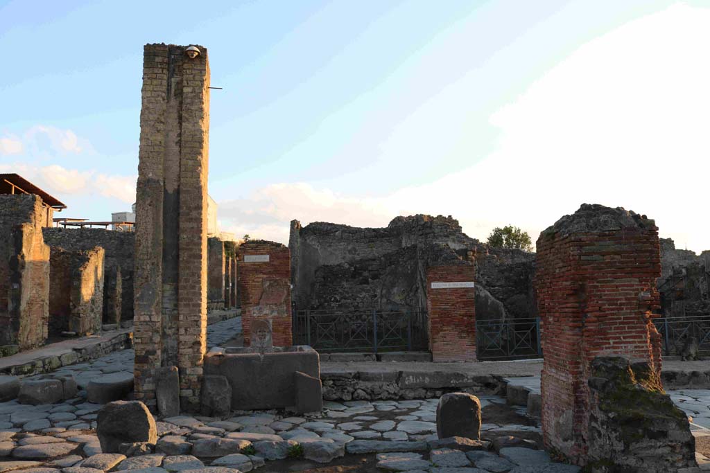 Fountain outside I.4.15 on Via Stabiana. December 2018. Looking east across Holconius’ crossroads towards I.4.15, fountain and water-tower.
Photo courtesy of Aude Durand.
