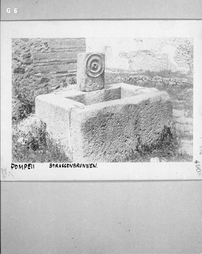 Fountain at 1.5.2, Pompeii.
DAIR 1305_G06. Photo © Deutsches Archäologisches Institut, Abteilung Rom, Arkiv. 
Foto Taylor Lauritsen, ERC Grant 681269 DÉCOR.