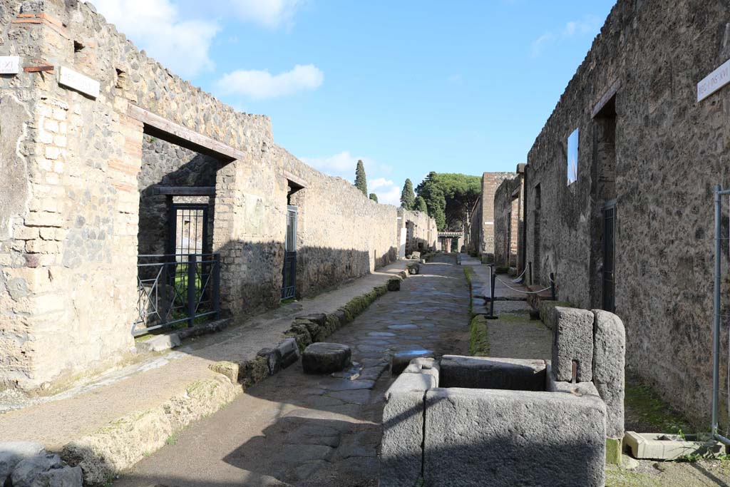 Fountain outside I.16.4 Pompeii. December 2018. Via di Castricio. Looking east along I.11, on left, and I.16, on right. 
Photo courtesy of Aude Durand.