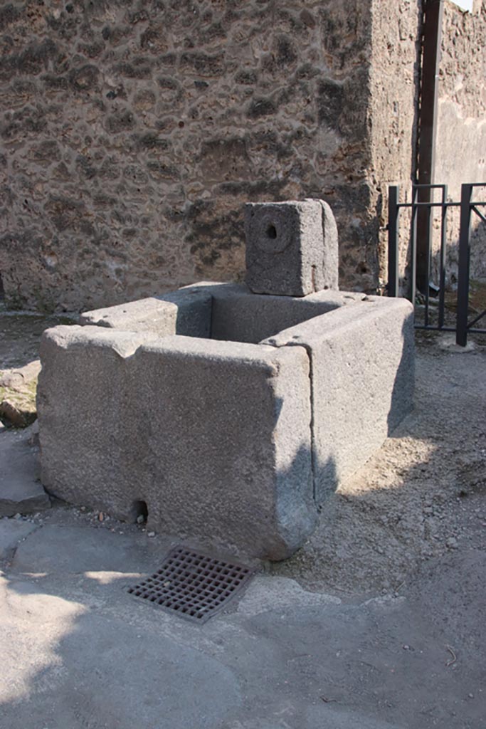 Fountain outside I.16.4 Pompeii. October 2022. 
Looking south-east. Photo courtesy of Klaus Heese.