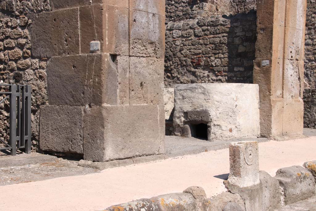 V.1.3 Pompeii. September 2021. 
Fountain on north side of Via di Nola at V.1.3, between V.1.3 and V.1.4. Photo courtesy of Klaus Heese.