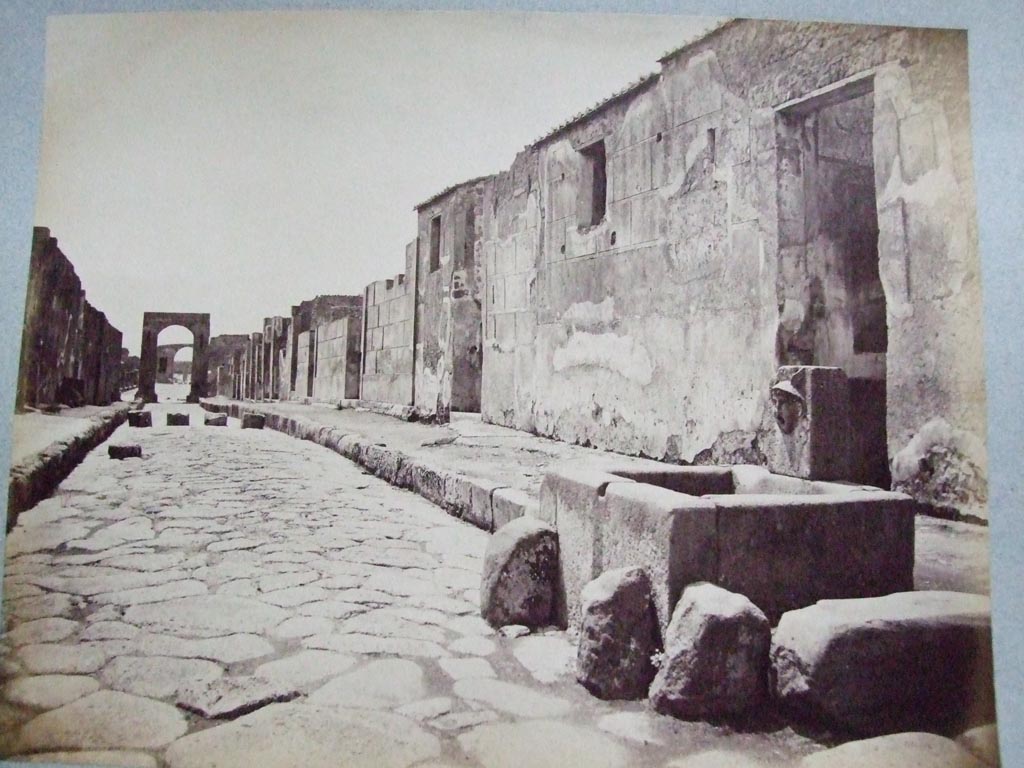 VI.10, on left. Via di Mercurio, looking south from fountain outside VI.8.24, on right.
Old undated photograph courtesy of the Society of Antiquaries, Fox Collection.
According to Eschebach, this fountain was situated in front of a painted street shrine showing the sacrifice of a bull victim.
See Eschebach, L., 1993. Gebäudeverzeichnis und Stadtplan der antiken Stadt Pompeji. Köln: Böhlau. (p.188)