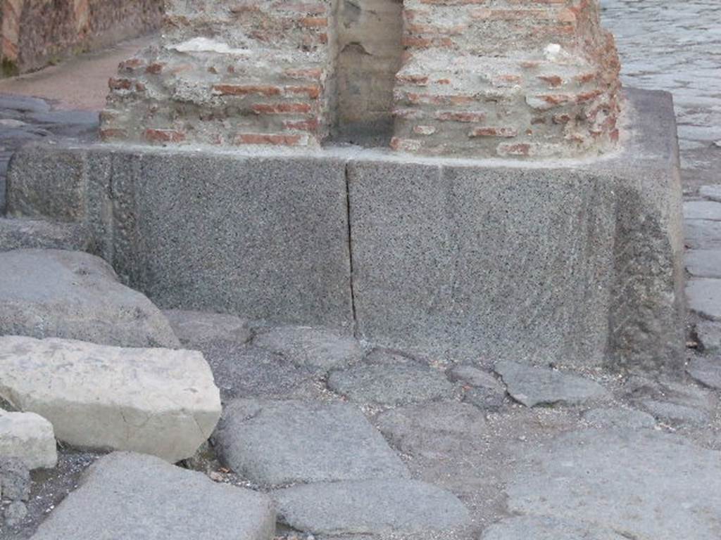 Fountain at base of Arch of Caligula on Via Mercurio at VI.10.10. December 2006. 
The junctions of the original fountain basins can be seen.
Nach Hans Eschebach: Am Bogen des Caligula der ebenfalls in Marmor inkrustiert war, sieht man an der Südseite die Ansätze für zwei später entfernte Lavabecken. 
According to Hans Eschebach: At the arch of the Caligula, which was also clad in marble, you can see on the south sides the junctions for two later removed lava corners. 
See Eschebach, H., 1983. Pompeii, Herculaneum, Stabiae; Bollettino dell’Associazione Internazionale Amici di Pompei 1, p. 13 Kat Nr. 15, p. 26-7, fig. 38.