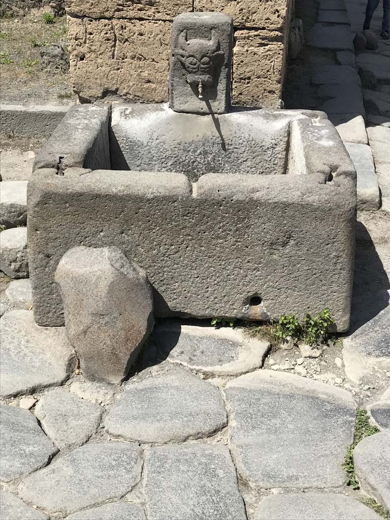 Fountain outside VI.13.7 on north side of Via della Fortuna. April 2019.
Photo courtesy of Rick Bauer.
