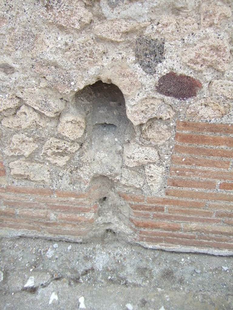 Front exterior wall on south side of VI.17.27, with possible site of fountain. May 2006.
