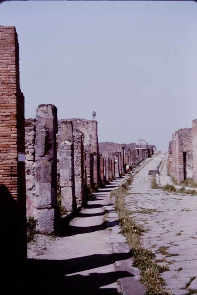 Fountain outside VII.14.13 and VII.14.14 on Via dell’ Abbondanza, Pompeii. 1964. Looking west towards Forum, from between VIII.4 and VII.1. Photo by Stanley A. Jashemski.
Source: The Wilhelmina and Stanley A. Jashemski archive in the University of Maryland Library, Special Collections (See collection page) and made available under the Creative Commons Attribution-Non Commercial License v.4. See Licence and use details.
J64f1080