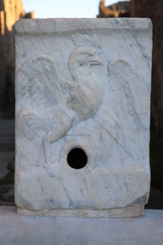 VII.15.1, Pompeii. December 2018. 
Fountain in Vicolo del Gallo showing relief of the Gallo (Cockerel). Photo courtesy of Aude Durand.