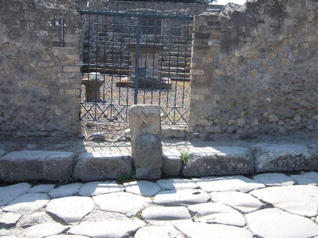 VIII.7.25, Pompeii. September 2005.  Fountain outside entrance on Via Stabia. According to Eschebach, this may have had a relief of a patera or plate, on the pilaster.