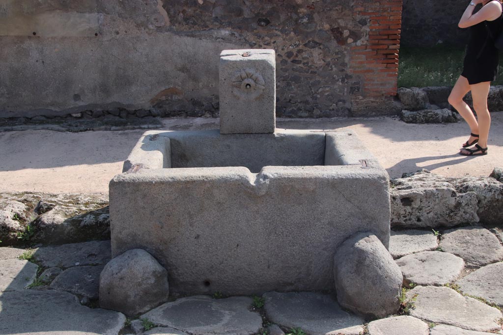 Fountain at IX.8.1, Pompeii. October 2023. Looking south on Via di Nola. Photo courtesy of Klaus Heese.