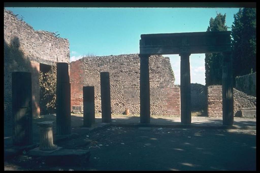 Fountain on Triangular Forum. Looking east at north end of Triangular Forum. The labrum of the fountain has been removed.
Photographed 1970-79 by Günther Einhorn, picture courtesy of his son Ralf Einhorn.