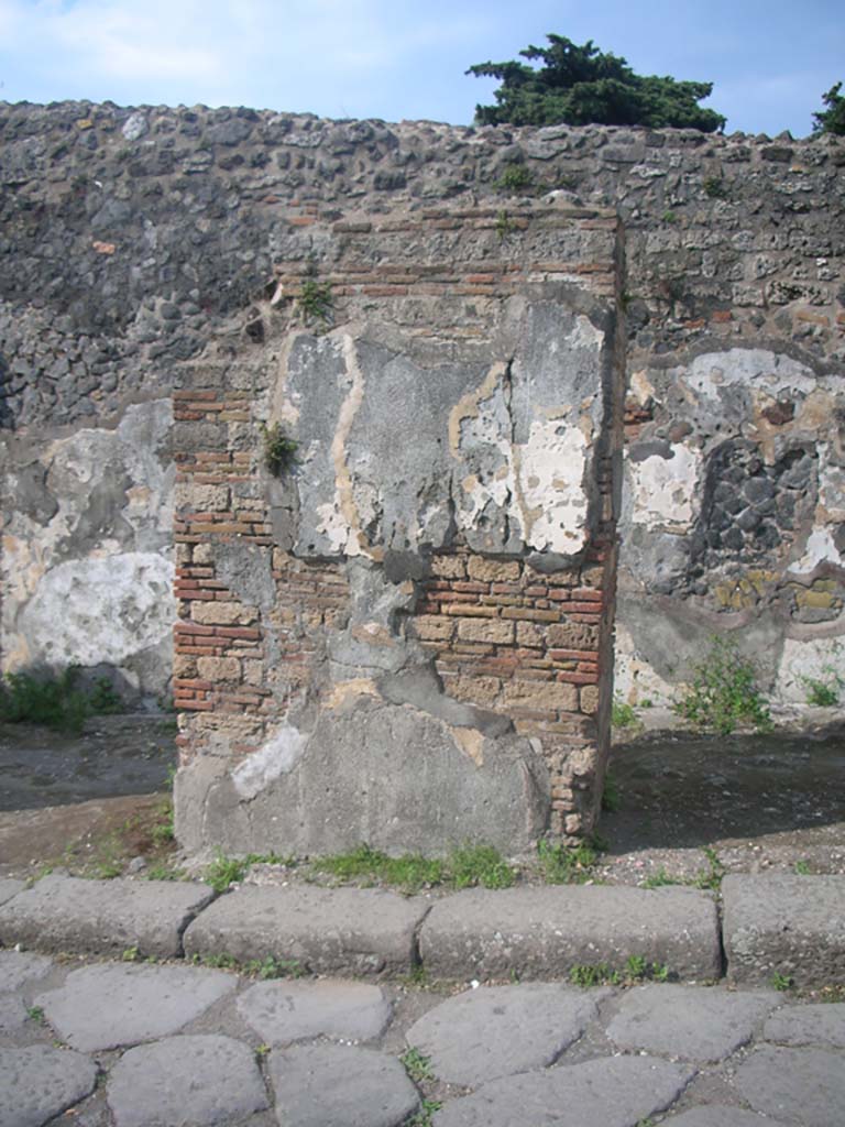 Porta Ercolano or Herculaneum Gate, Pompeii. May 2010. 
Looking east towards central pilaster on east side of gate. Photo courtesy of Ivo van der Graaff.