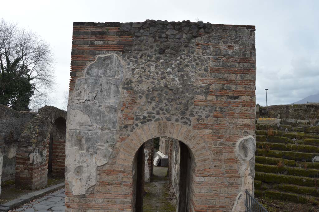 Porta Ercolano or Herculaneum Gate, Pompeii. March 2018. Looking north towards remaining stucco on east side. 
Foto Taylor Lauritsen, ERC Grant 681269 DÉCOR