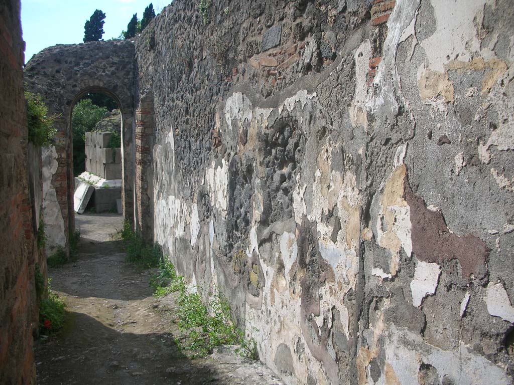 Porta Ercolano or Herculaneum Gate, Pompeii. May 2010. 
Looking north along east wall on east side of gate. Photo courtesy of Ivo van der Graaff.