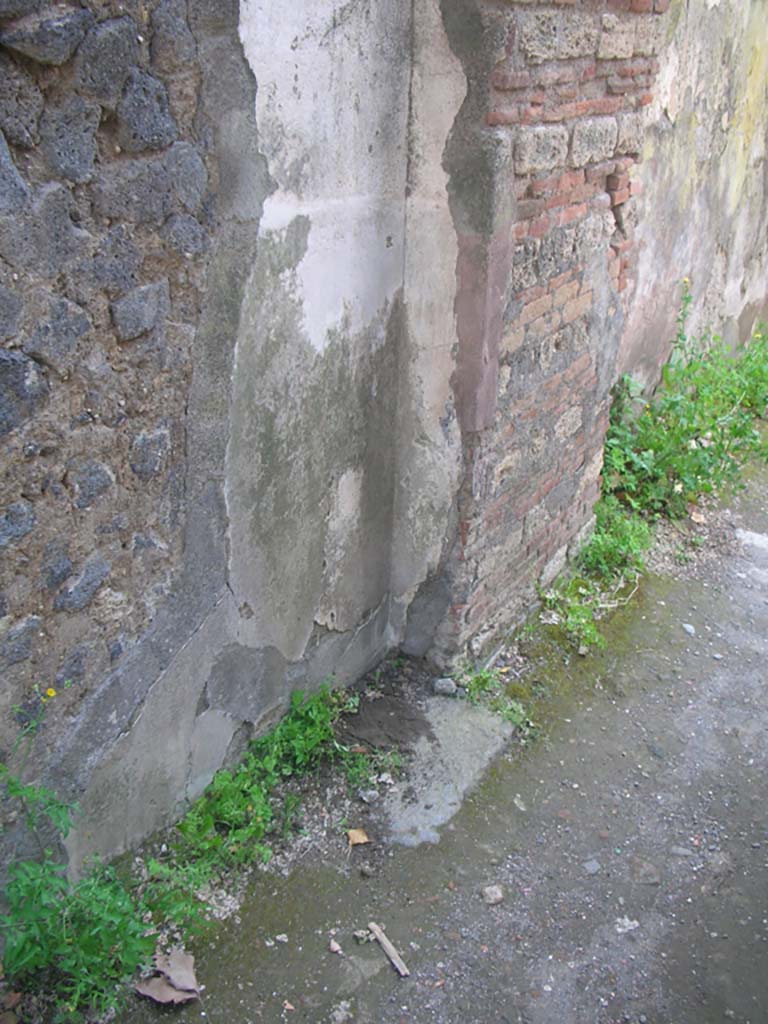 Porta Ercolano or Herculaneum Gate, Pompeii. May 2010. 
Detail from north end of east wall on east side of gate. Photo courtesy of Ivo van der Graaff.