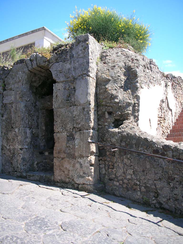 Porta Marina, Pompeii. May 2011. 
South wall at west end of wider tunnel. Photo courtesy of Ivo van der Graaff.