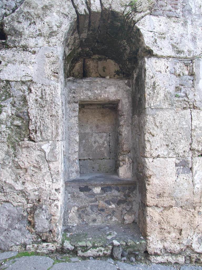 Pompeii Porta Marina. December 2006. South side of gate.
Niche on right hand side where part of a terracotta statue of Minerva was found.
According to Van der Graaff –
“The Porta Marina preserves a large niche embedded in its southern exterior bastion. 
The niche is now devoid of embellishments, but a nineteenth-century print indicates that it once featured a plaster coating similar to the niches of the Porta Stabia.” 
See Van der Graaff, I., 2019. The Fortifications of Pompeii and Ancient Italy. Abingdon, Oxon: Routledge, (p. 209).