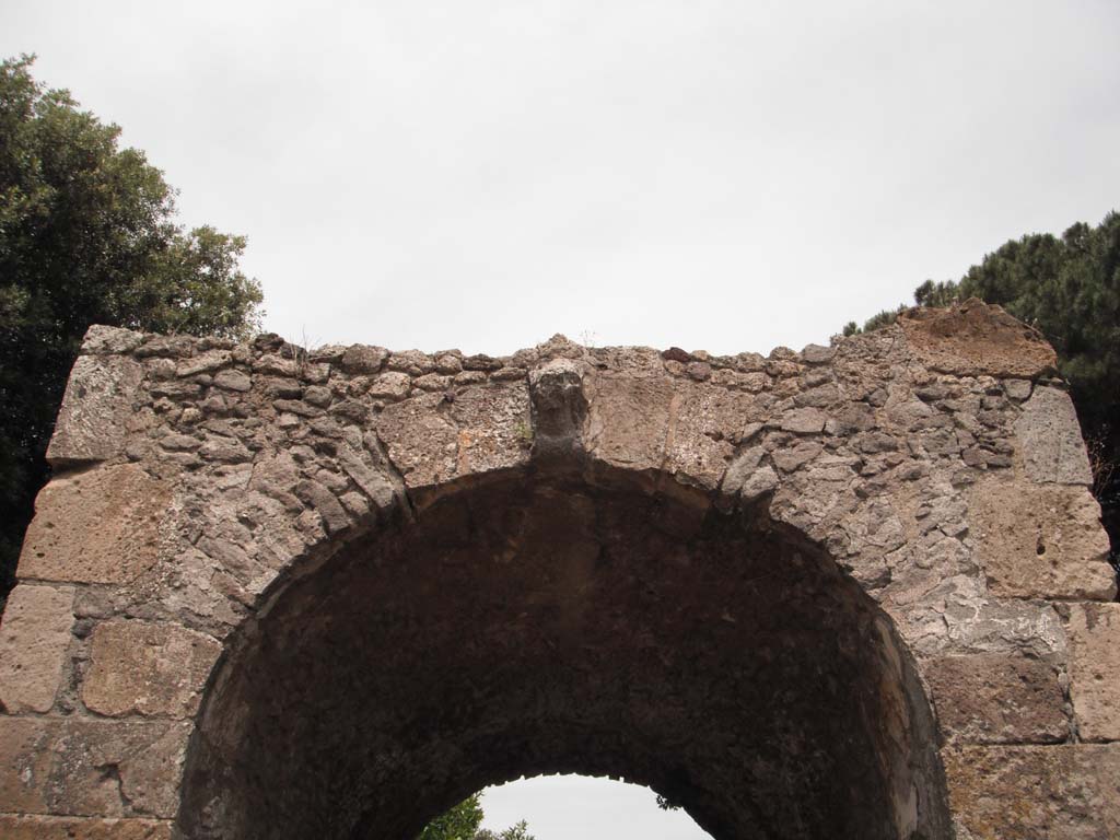Nola Gate, Pompeii. June 2012. 
Head of Minerva above arched vault on inner (city) side of Nola Gate. The Oscan inscription was located to the left of the head.
Photo courtesy of Ivo van der Graaff.