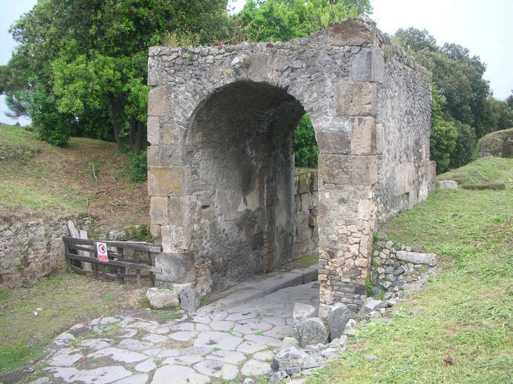 Nola Gate, Pompeii. May 2010. Looking north-east towards west end of gate. Photo courtesy of Ivo van der Graaff.