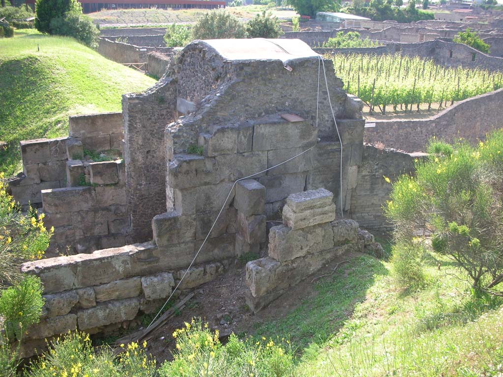 Porta di Nocera or Nuceria Gate, Pompeii. May 2010. 
Looking west towards exterior east side of gate. Photo courtesy of Ivo van der Graaff.