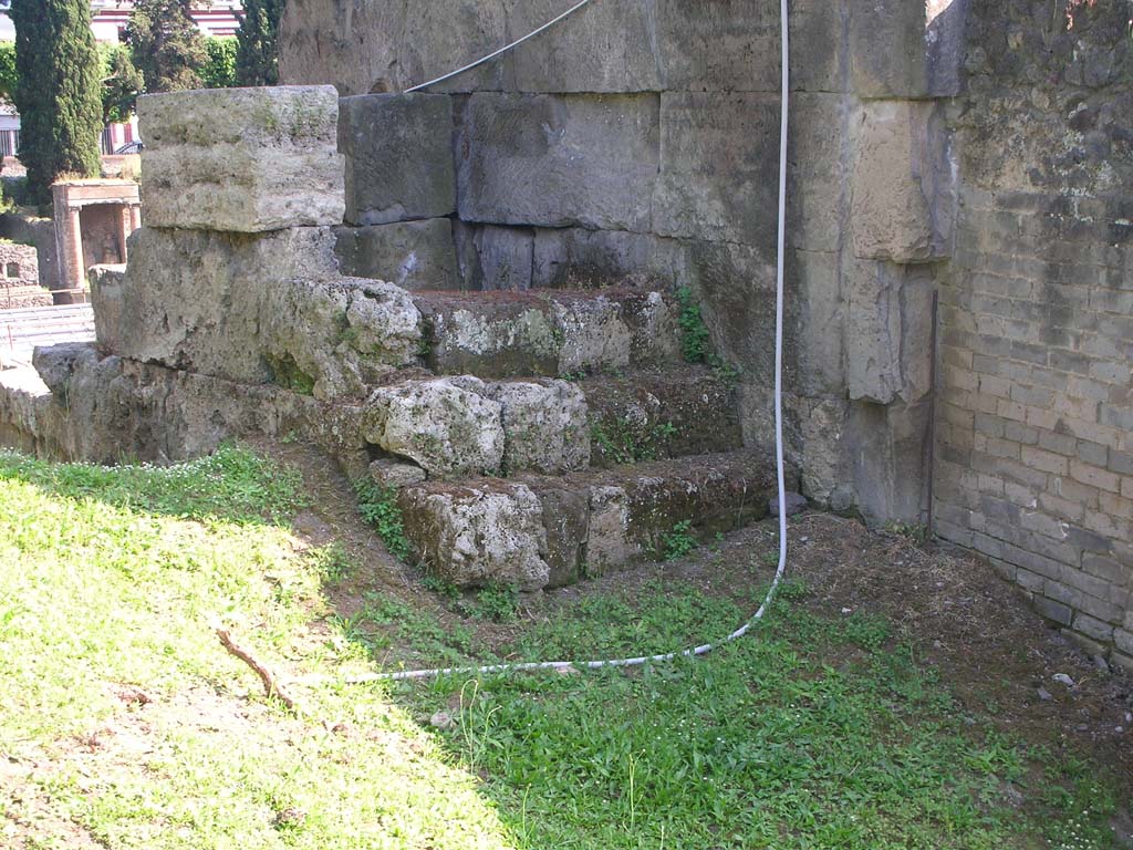 Porta di Nocera or Nuceria Gate, Pompeii. May 2010. Exterior east wall of gate, with steps. Photo courtesy of Ivo van der Graaff.