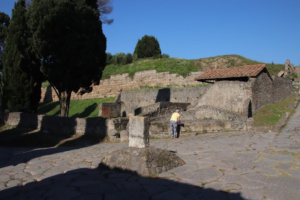 Pompeii Porta di Nocera. October 2022. 
Looking north-west towards city walls from junction with Via della Tombe. Photo courtesy of Klaus Heese.