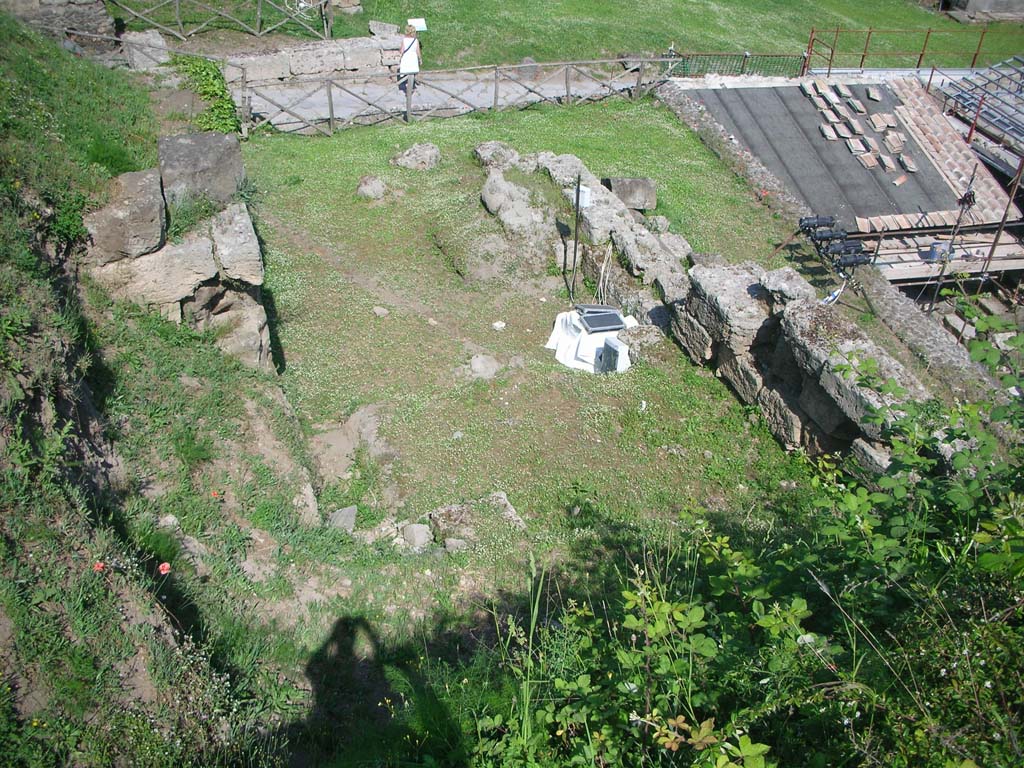 Porta di Nocera or Nuceria Gate, Pompeii. May 2010. 
South-west side of gate, looking east from agger along city walls on west side. Photo courtesy of Ivo van der Graaff.