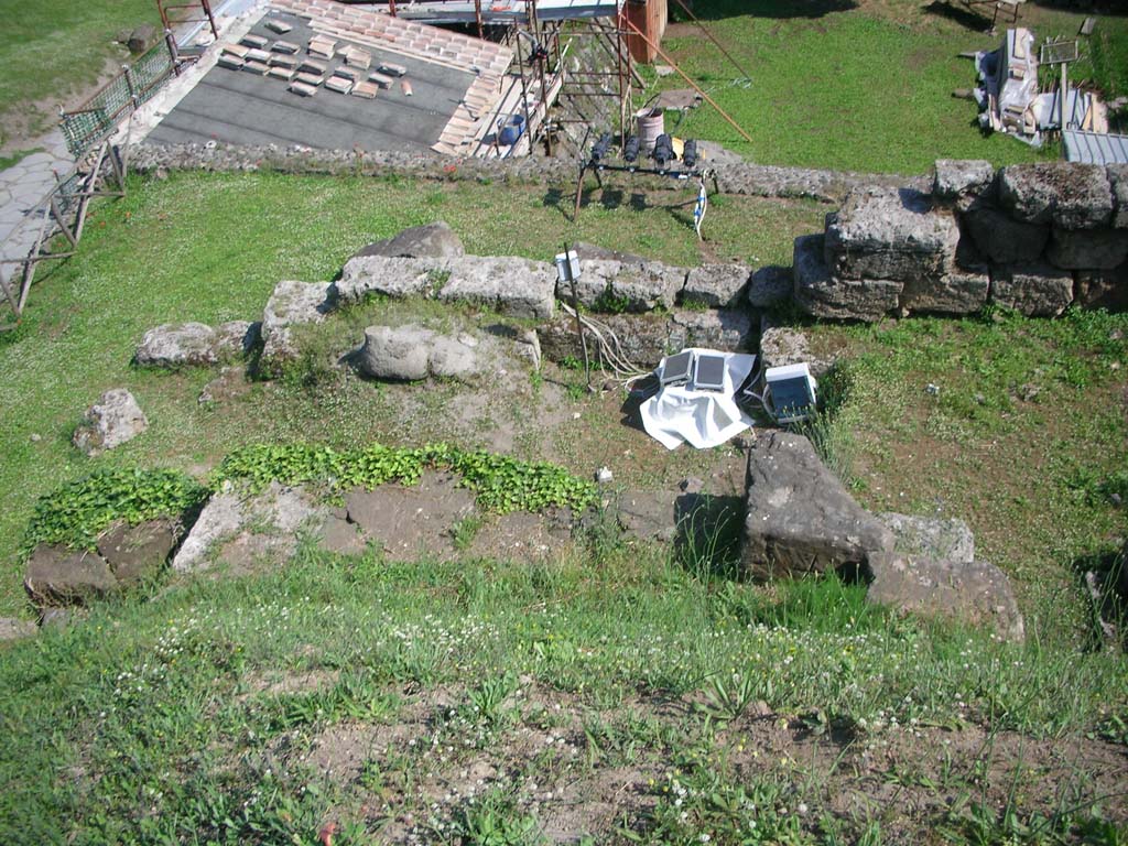 Porta di Nocera or Nuceria Gate, Pompeii. May 2010. 
South-west side of gate, looking south towards city walls from agger on west side. Photo courtesy of Ivo van der Graaff.