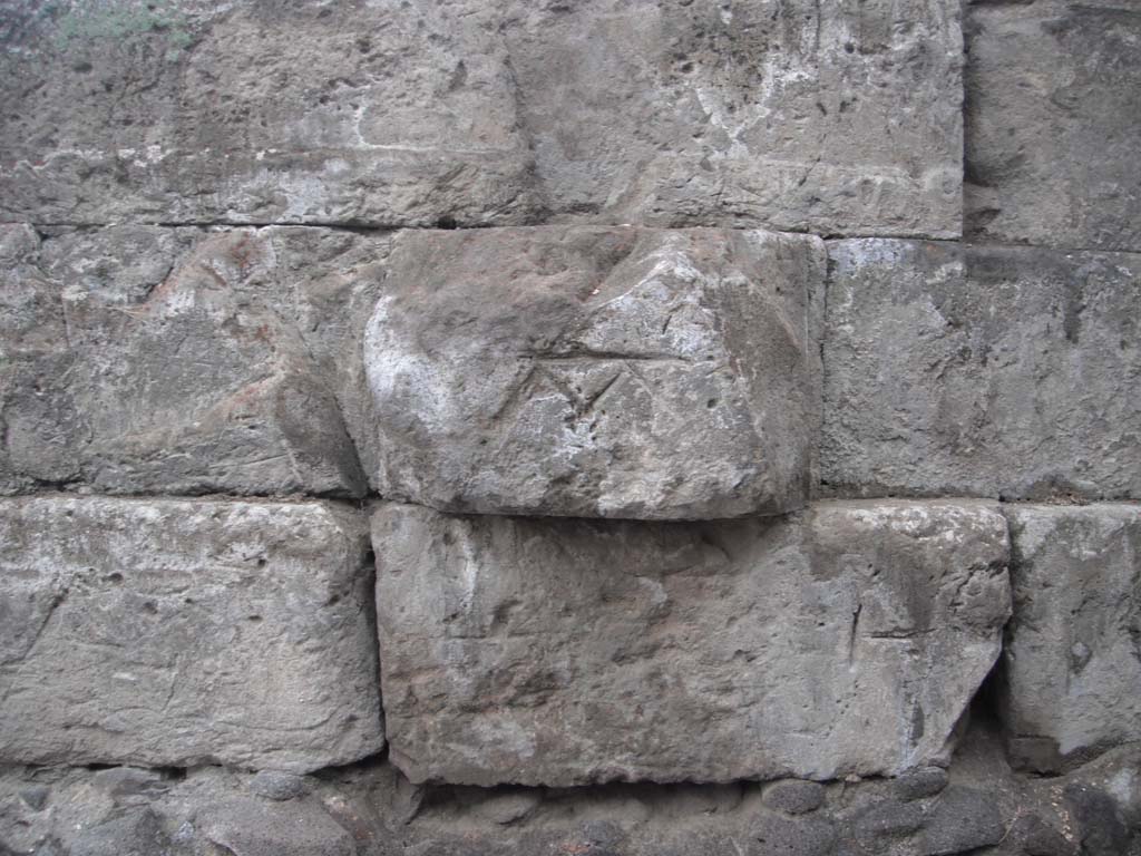 Porta di Nocera or Nuceria Gate, Pompeii. May 2011. Detail of mason’s marks on west side of gate. Photo courtesy of Ivo van der Graaff.