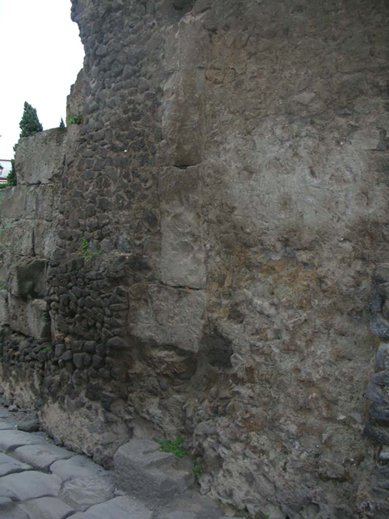 Porta di Nocera or Nuceria Gate, Pompeii. May 2010. 
Detail from west wall of gate. Photo courtesy of Ivo van der Graaff.