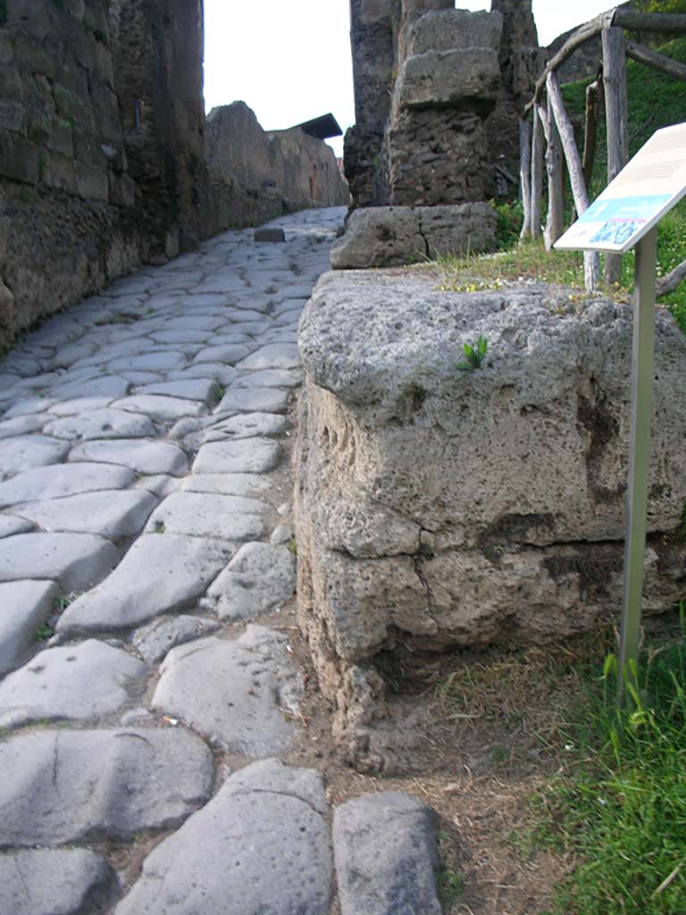 Porta di Nocera or Nuceria Gate, Pompeii. May 2010. 
Looking north on east side. Photo courtesy of Ivo van der Graaff.