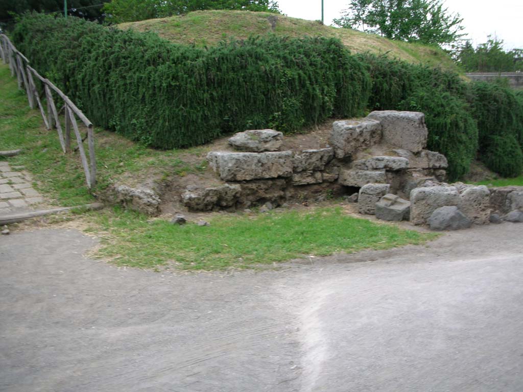 Porta di Sarno or Sarnus Gate. May 2010. Looking north at west end of gate. Photo courtesy of Ivo van der Graaff.