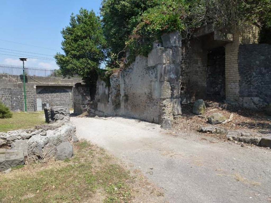 Porta di Sarno or Sarnus Gate. June 2012. Looking east out of the city along the south side of the gate. Photo courtesy of Michael Binns.