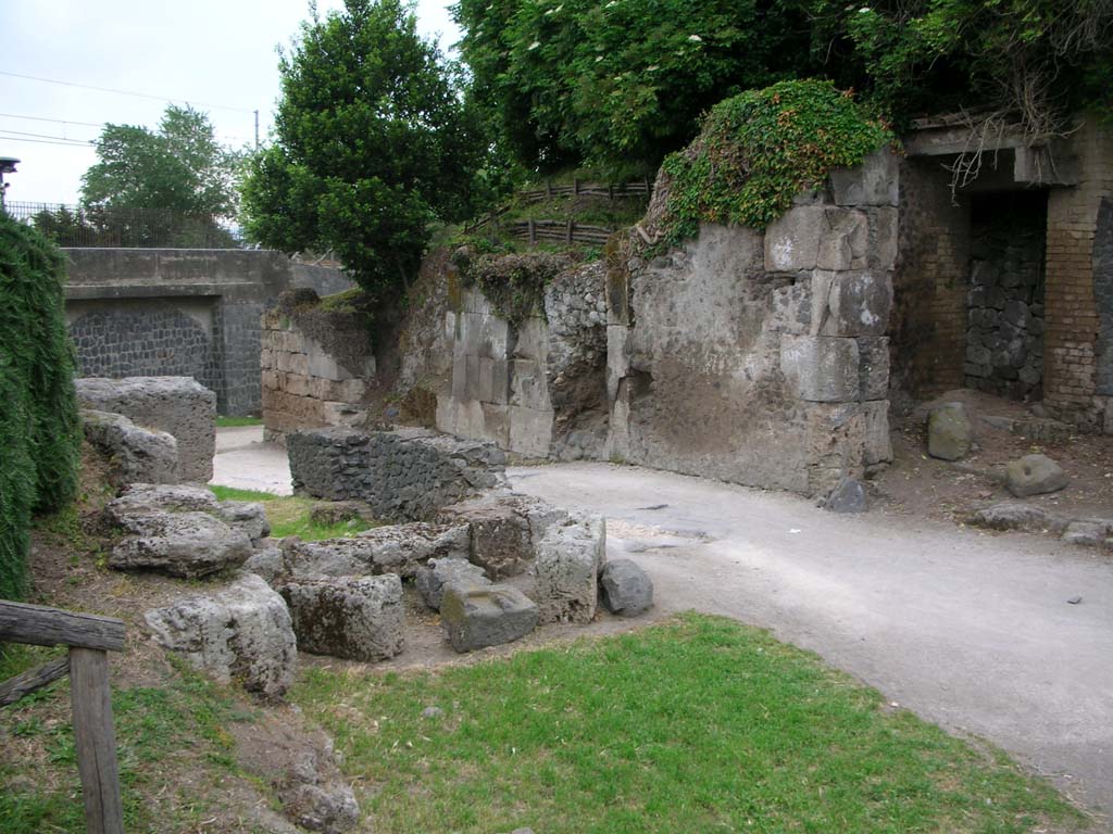 Porta di Sarno or Sarnus Gate. May 2010. 
Looking east out of the city along the south side of the gate. Photo courtesy of Ivo van der Graaff.