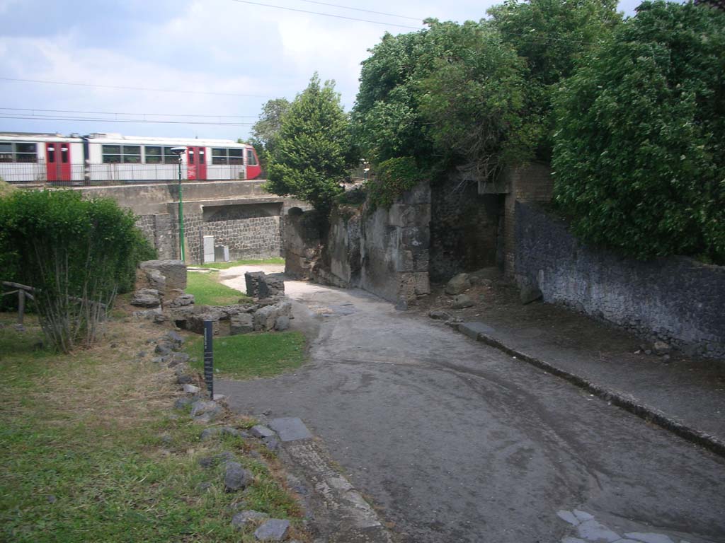 Porta di Sarno or Sarnus Gate. May 2010. 
Looking east towards gate, and modern railway bridge (with train) at rear. Photo courtesy of Ivo van der Graaff.