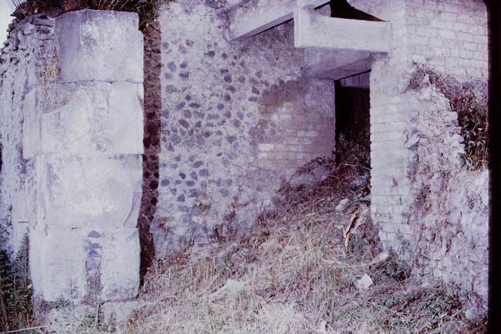 Porta di Sarno or Sarnus Gate. Pompeii. 1970. Detail of doorway. Photo by Stanley A. Jashemski.
Source: The Wilhelmina and Stanley A. Jashemski archive in the University of Maryland Library, Special Collections (See collection page) and made available under the Creative Commons Attribution-Non Commercial License v.4. See Licence and use details. J70f0816