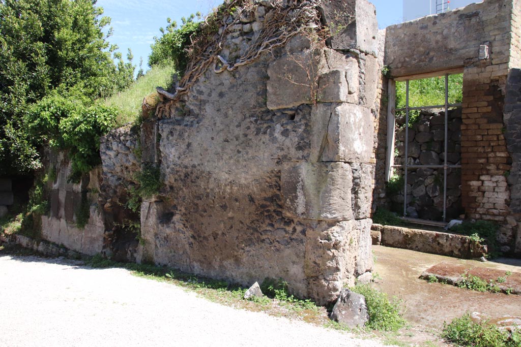 Porta di Sarno or Sarnus Gate. Pompeii. May 2024.
Looking east along south side of gate, from west end. Photo courtesy of Klaus Heese.