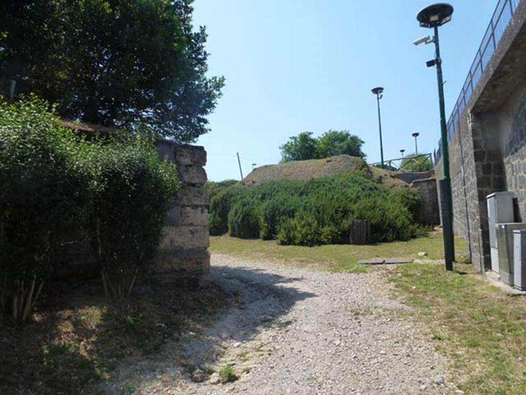 Porta di Sarno or Sarnus Gate. June 2012. Looking north across east end of city walls, near Sarno gate. Photo courtesy of Michael Binns.