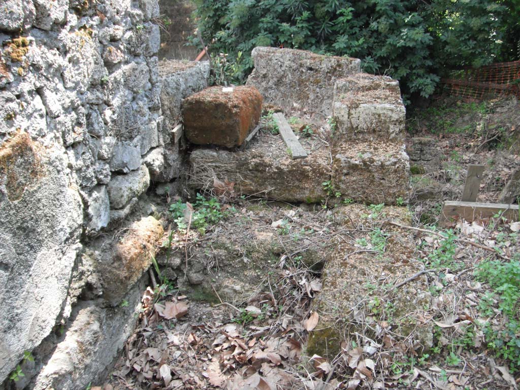 Porta Stabia, Pompeii. May 2011. Upper west side, looking south along west side. Photo courtesy of Ivo van der Graaff.