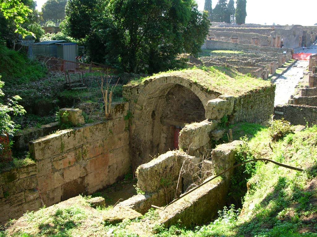Porta Stabia, Pompeii. May 2010. 
Looking north-west from upper exterior east side of gate, with Via Stabiana, on right, and VIII.7. Photo courtesy of Ivo van der Graaff.
